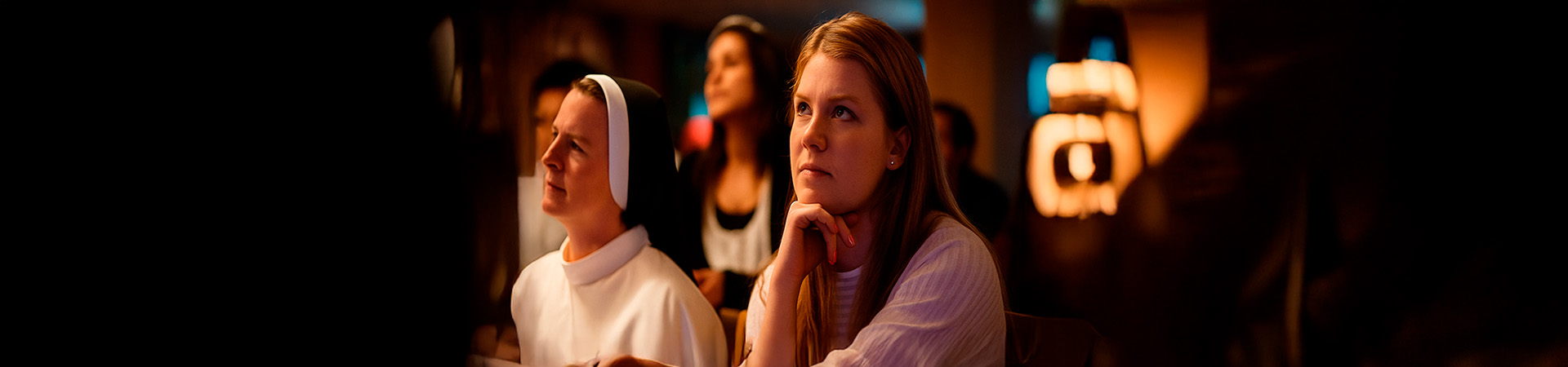Inicio 2 Mujeres en la iglesia 2 cabecera