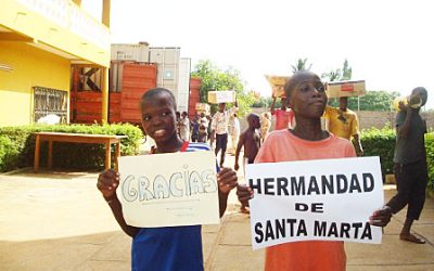 Llegada del contenedor de alimentos a Benin