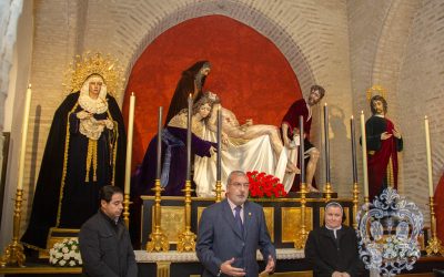 Entrega del fondo de acción social conseguido en colaboración con las Asoc. de Hosteleros y de Barman