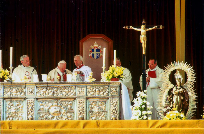 Juan Pablo II altar de plata