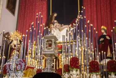 El Relicario con la piedra del Gólgota fue bendecido el primer día de Quinario