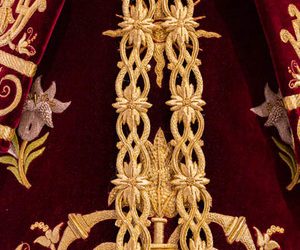 Bendecida la nueva saya de Nuestra Señora de las Penas