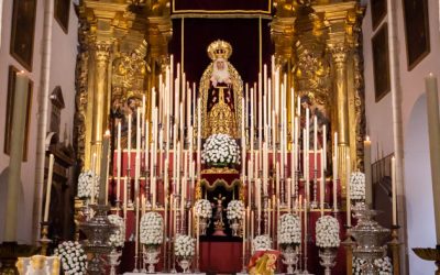 Ntra. Sra. de las Penas por primera vez con el manto y la saya bordados