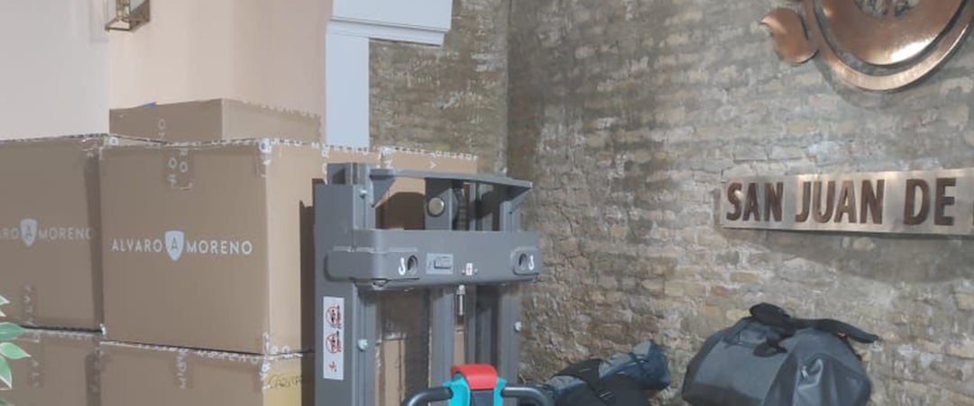 Entrega de ropa para el Comedor Social de San Juan de Dios